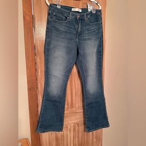 Levi Strauss 16 Signature bootcut totally shaped. Like new.